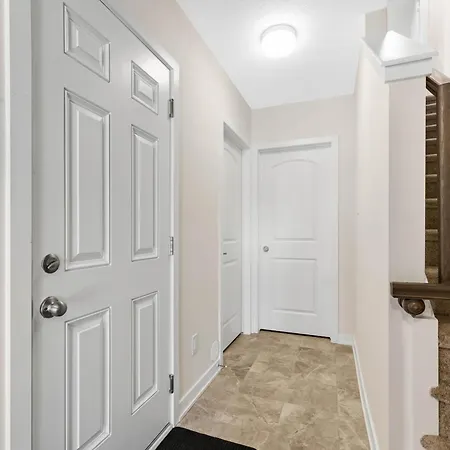 Longe's Place Townhouse In Ottawa