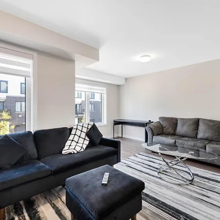 Holiday home Longe's Place Townhouse In Ottawa