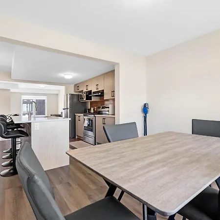 Longe's Place Townhouse In Ottawa