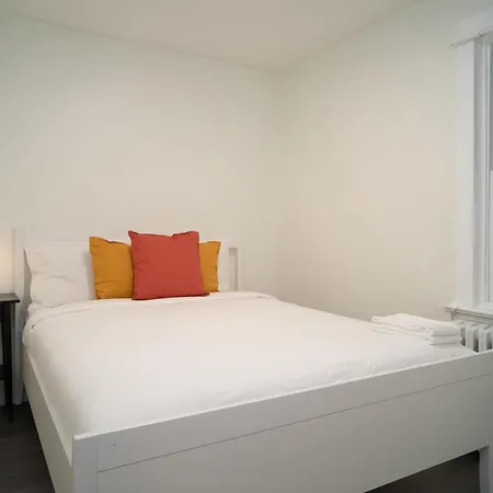 Montfort Apartment *