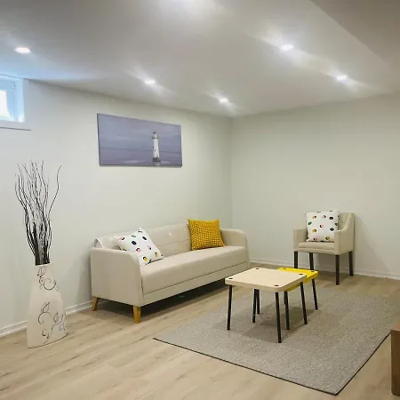 Viewmount Drive A Modern Centrally-located Gem *