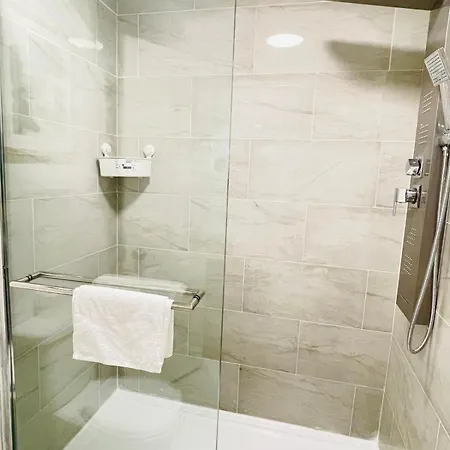 Viewmount Drive A Modern Centrally-located Gem Apartment *