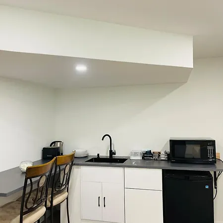 Apartment Viewmount Drive A Modern Centrally-located Gem