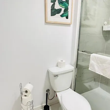 Viewmount Drive A Modern Centrally-located Gem *