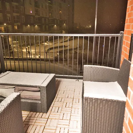 Minimum One Month In Fairly New 2 Rooms, 2 Bathrooms * Ottawa