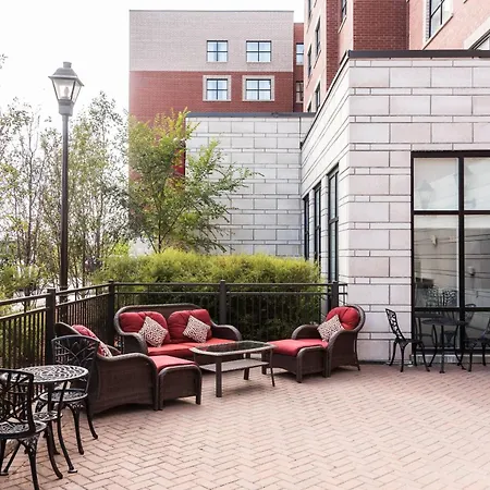 Hotel By Marriott Airport 3*
