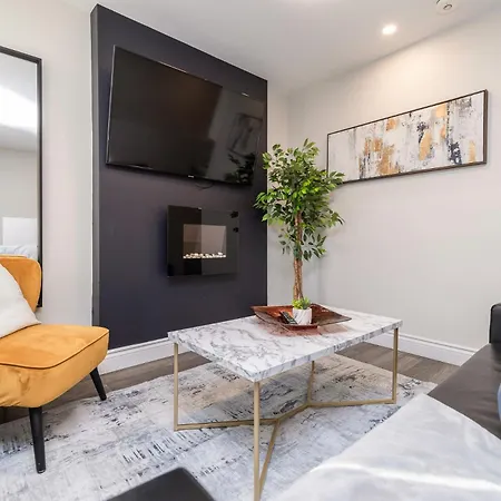 Pet-friendly 2br - Near Apartment *