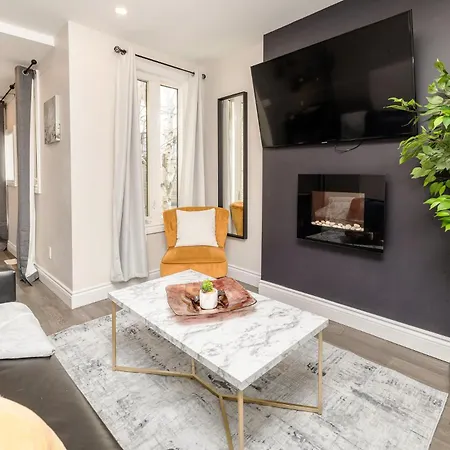 Pet-friendly 2br - Near Apartment *