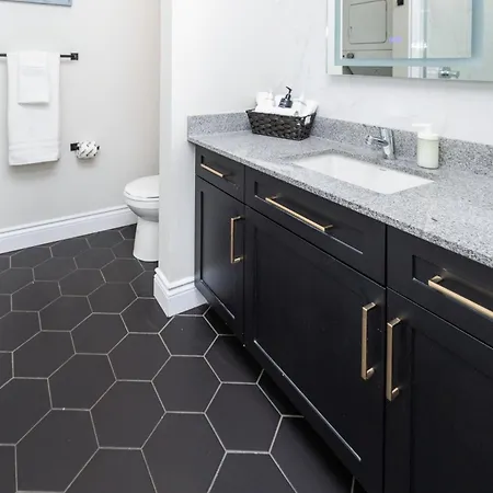 Apartment Modern 2br With Pet Friendly - Near Ottawa