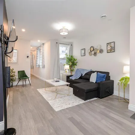 Modern 2br With Pet Friendly - Near Apartment