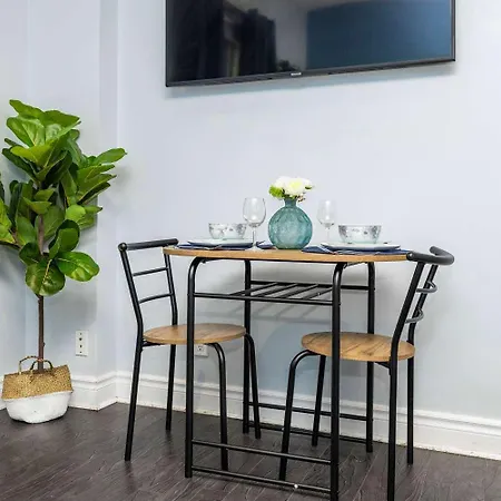 Pet-friendly - Near Chinatown & Little Italy Apartment *