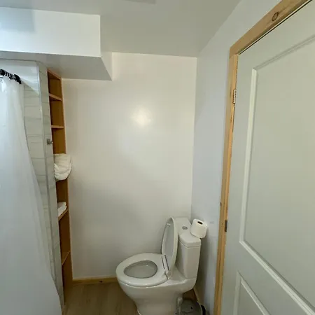 Apartment Private Entrance, Private Bathroom, Bedroom And Workspace *