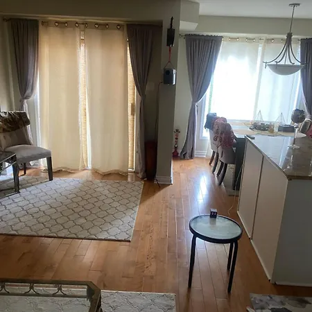 Cute 3 Bedrooms Townhouse In Kanata Holiday home