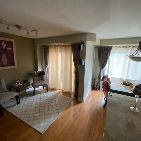 Cute 3 Bedrooms Townhouse In Kanata Holiday home *