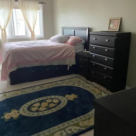 Cute 3 Bedrooms Townhouse In Kanata Holiday home *