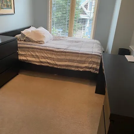 Cute 3 Bedrooms Townhouse In Kanata
