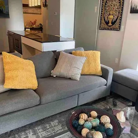 Apartment Luxury 1- Bedroom Steps From Parliament Hill