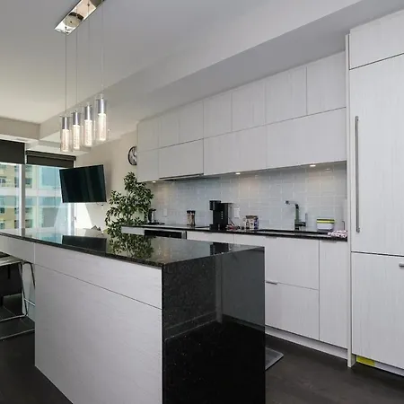 Apartment Luxury 1- Bedroom Steps From Parliament Hill