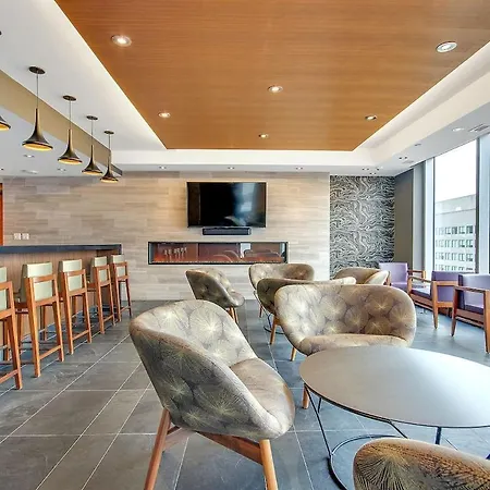 Luxury 1- Bedroom Steps From Parliament Hill