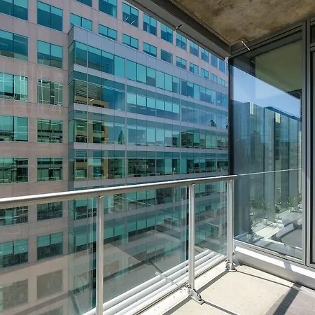 Apartment Luxury 1- Bedroom Steps From Parliament Hill