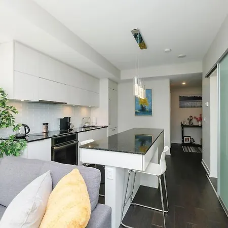 Luxury 1- Bedroom Steps From Parliament Hill Apartment *