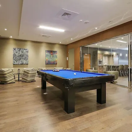 Luxury 1- Bedroom Steps From Parliament Hill *