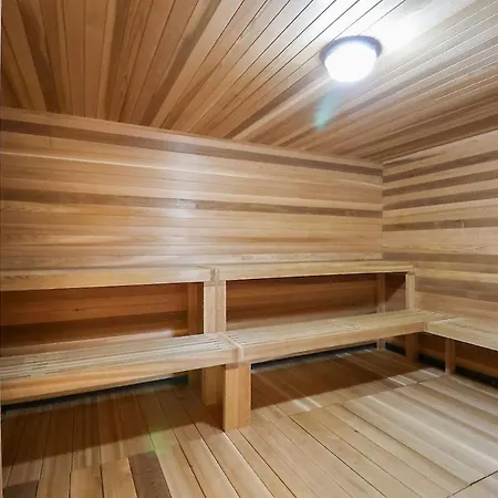 Luxury 1- Bedroom Steps From Parliament Hill Ottawa