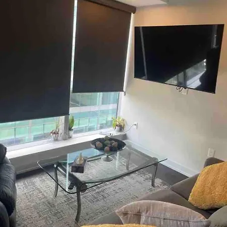 Luxury 1- Bedroom Steps From Parliament Hill Apartment Ottawa