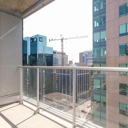 Luxury 1- Bedroom Steps From Parliament Hill *