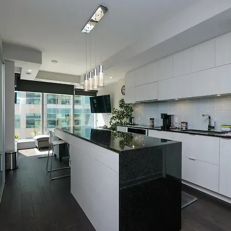 Luxury 1- Bedroom Steps From Parliament Hill *