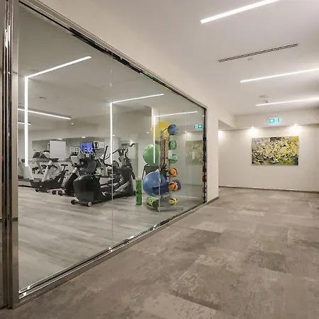 Apartment Luxury 1- Bedroom Steps From Parliament Hill
