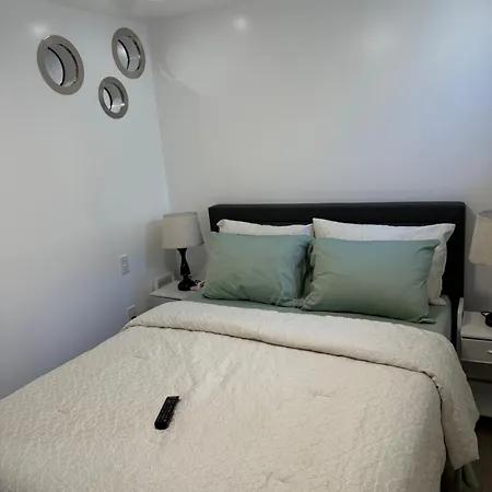 Private Entrance, Private Bathroom, Bedroom And Workspace Apartment
