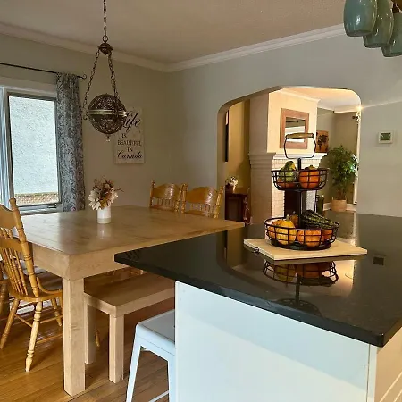 The Dows Retreat With 2 Car Driveway Holiday home