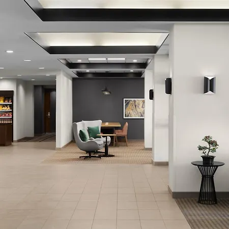 East By Ihg Ottawa