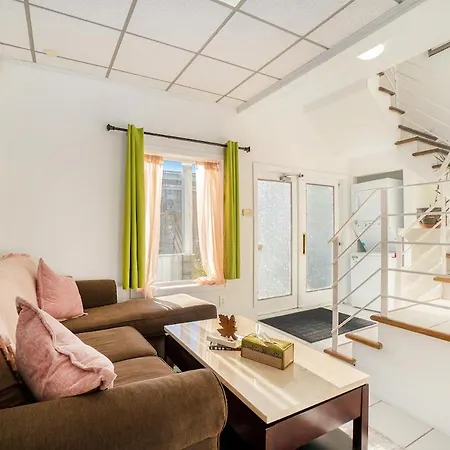 Private 3 Bedrooms Downtown W Balcony *