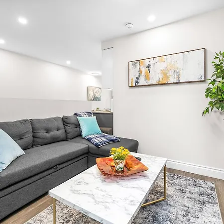 Downtown Steps To Byward Market Apartment *