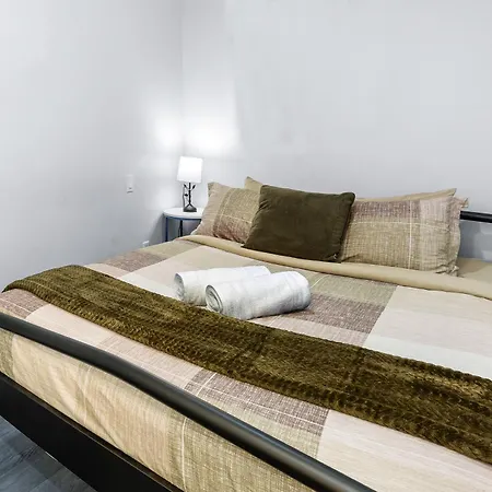 Downtown Steps To Byward Market Apartment Ottawa