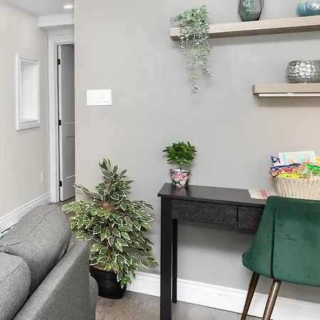 Apartment Downtown Steps To Byward Market *