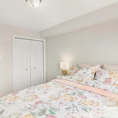 Holiday home Luxurious Tastefully Furnished 3 Bedroom In Ottawa