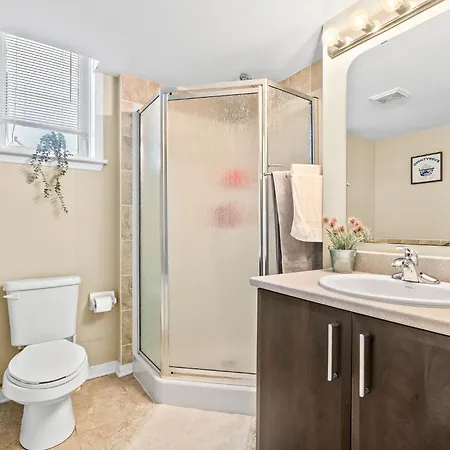 Simplylovely Modern Near Downtown With Free Parking And Patio *