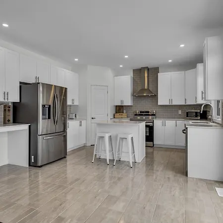Modern 4br Executive Near Airport And Downtown Holiday home Ottawa