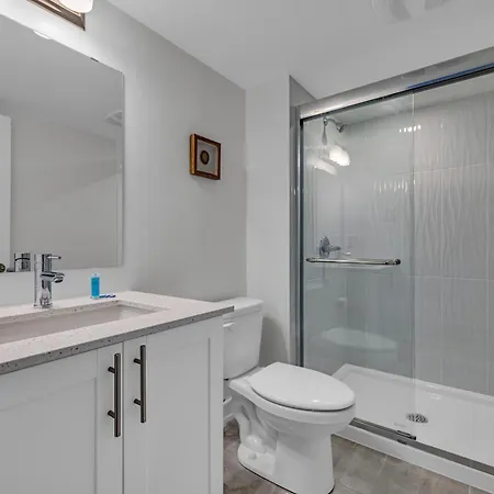 Holiday home Modern 4br Executive Near Airport And Downtown Ottawa