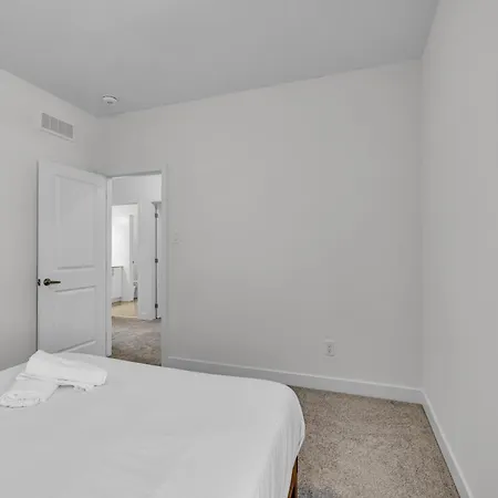 Modern 4br Executive Near Airport And Downtown Ottawa