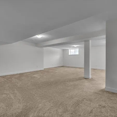 Holiday home Modern 4br Executive Near Airport And Downtown