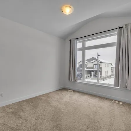 Modern 4br Executive Near Airport And Downtown Holiday home Ottawa