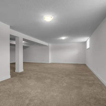 Holiday home Modern 4br Executive Near Airport And Downtown *