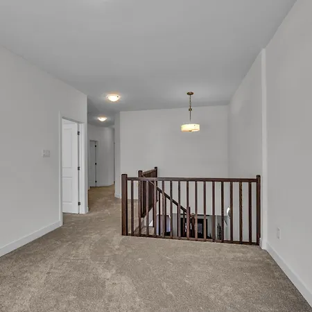 Modern 4br Executive Near Airport And Downtown Holiday home