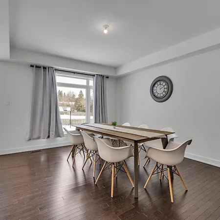 Holiday home Modern 4br Executive Near Airport And Downtown Ottawa