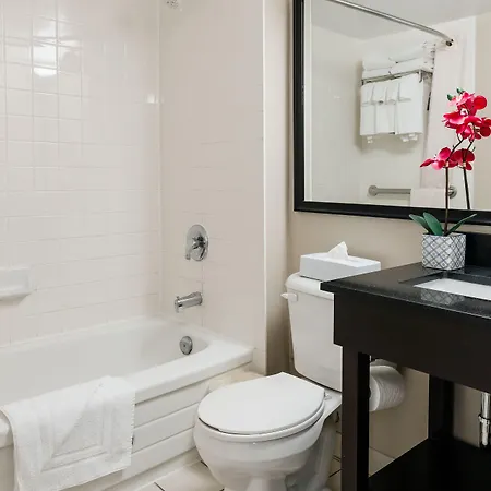 Travelodge By Wyndham East Ottawa