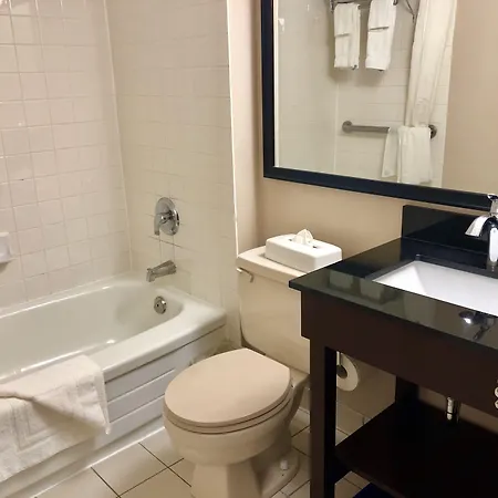 Travelodge By Wyndham East Hotel